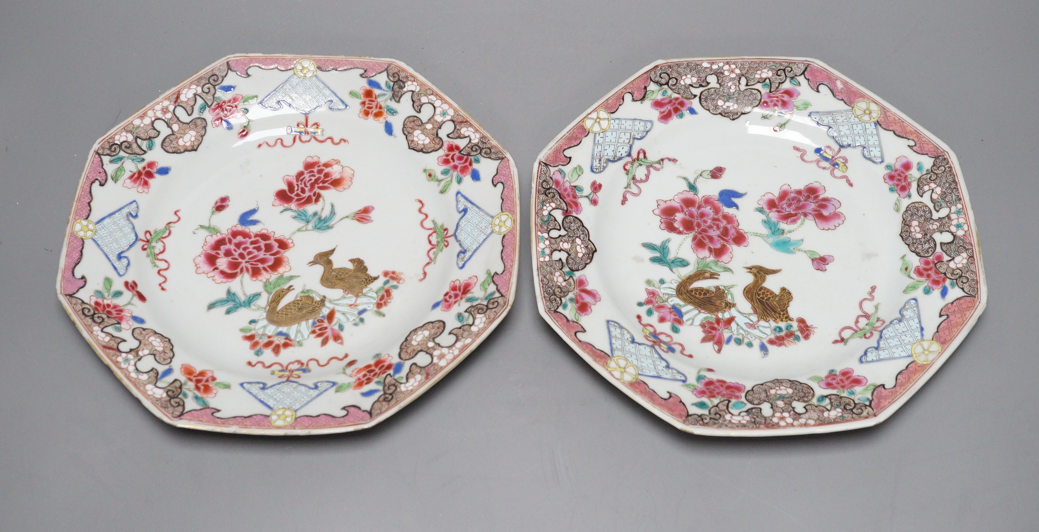 A pair of 18th century Chinese export famille rose octagonal plates, 22cm